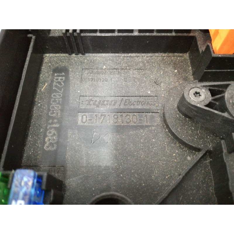 CAJA RELES / FUSIBLES