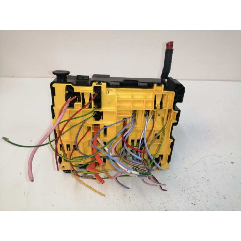 CAJA RELES / FUSIBLES