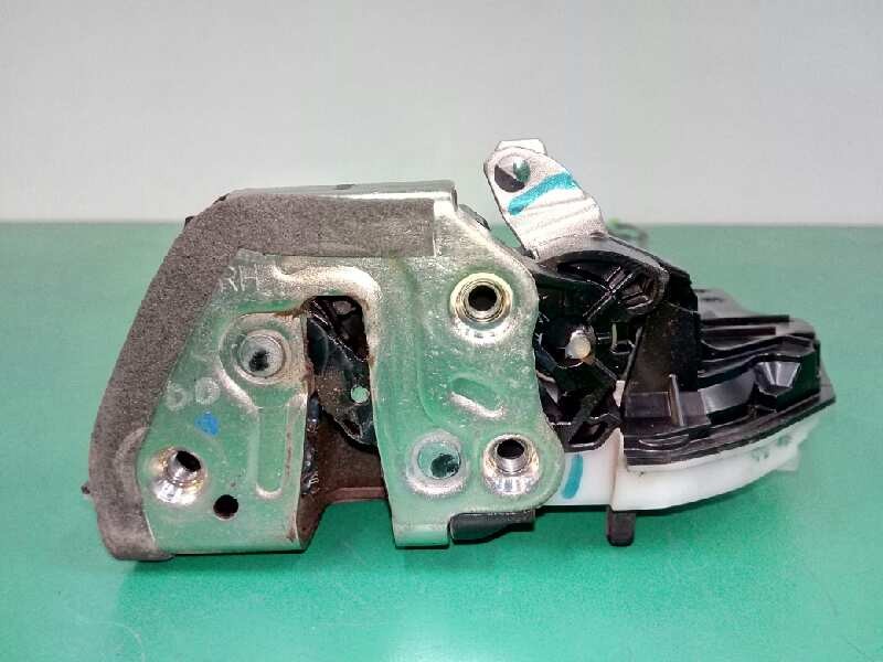 Recambio de cerradura puerta trasera derecha para toyota aygo 1.0 cat referencia OEM IAM   