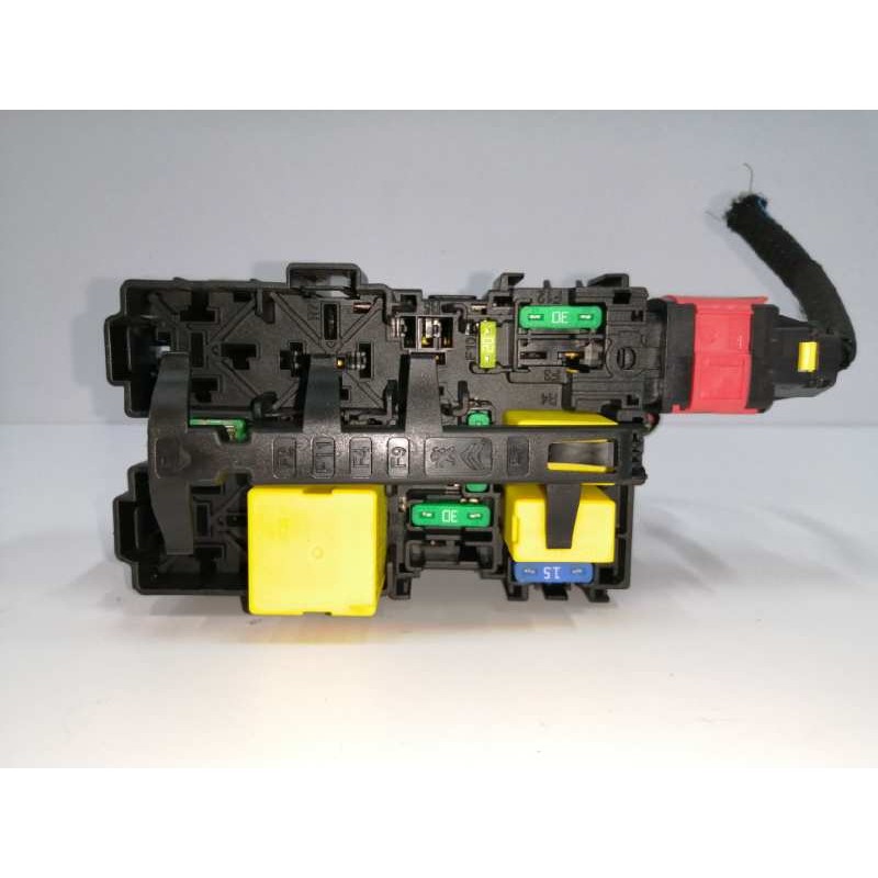 CAJA RELES / FUSIBLES