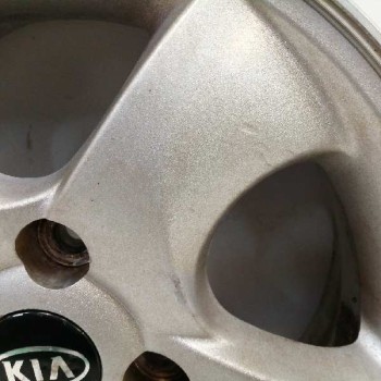 Recambio de llanta para kia carens 2.0 crdi ex monovolumen referencia OEM IAM K9965S16050 15X6JJ ET+45 