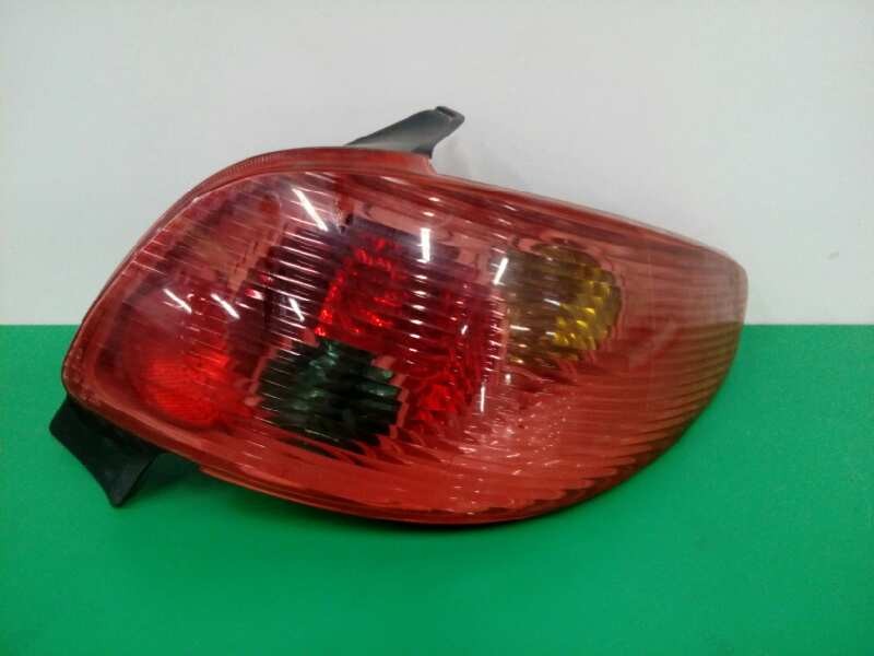 Recambio de piloto trasero derecho para peugeot 206 berlina xt referencia OEM IAM   