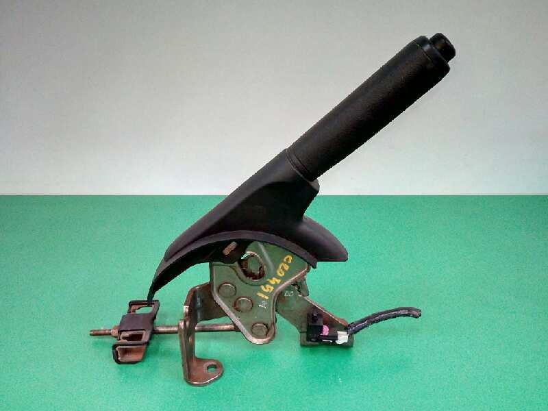 Recambio de palanca freno de mano para toyota yaris 1.4 turbodiesel cat referencia OEM IAM 011318854  