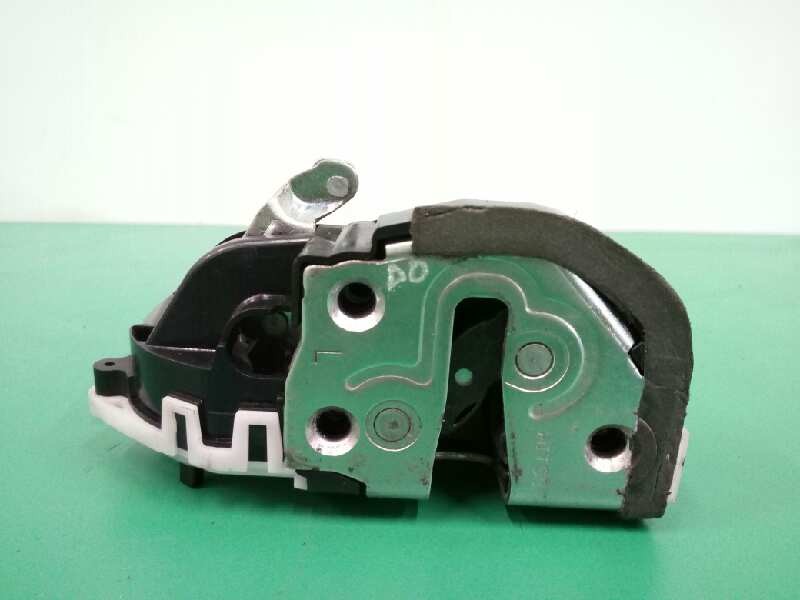 Recambio de cerradura puerta trasera izquierda para toyota yaris 1.4 turbodiesel cat referencia OEM IAM   