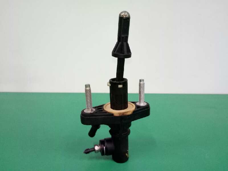 Recambio de bomba embrague para toyota yaris 1.4 turbodiesel cat referencia OEM IAM 314200D121  