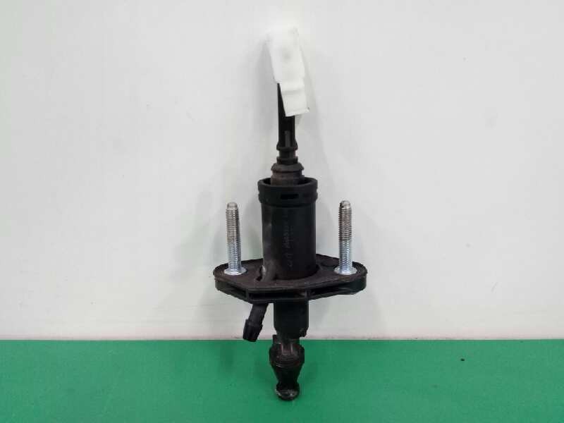 Recambio de bomba embrague para opel astra j sports tourer cosmo referencia OEM IAM 55561915  