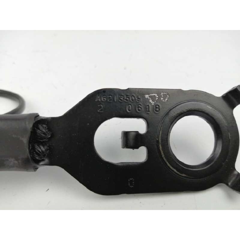 ENGANCHE CINTURON DERECHO DELANTERO