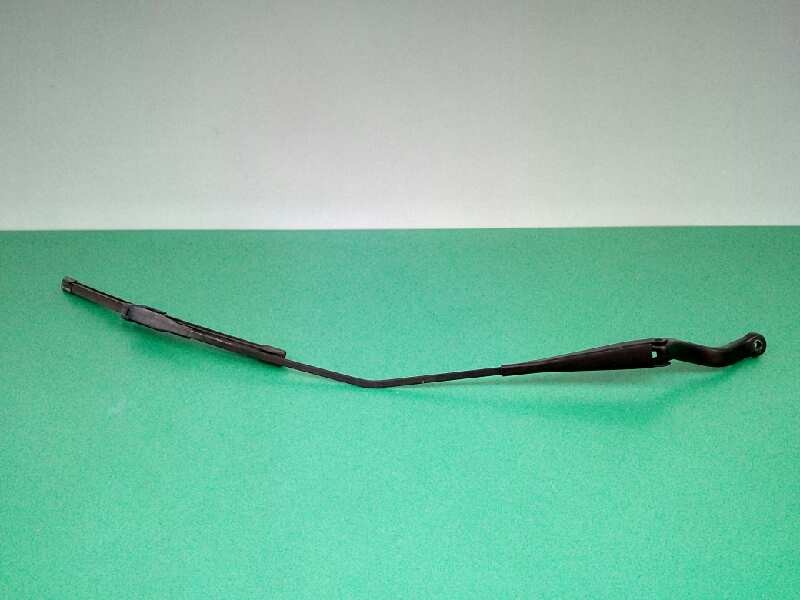 Recambio de brazo limpia delantero derecho para opel corsa d cmon referencia OEM IAM 13284134  