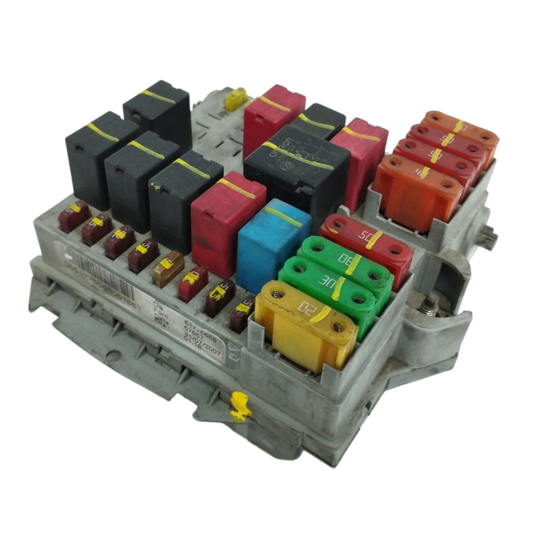 CAJA RELES / FUSIBLES