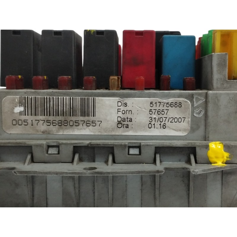 CAJA RELES / FUSIBLES