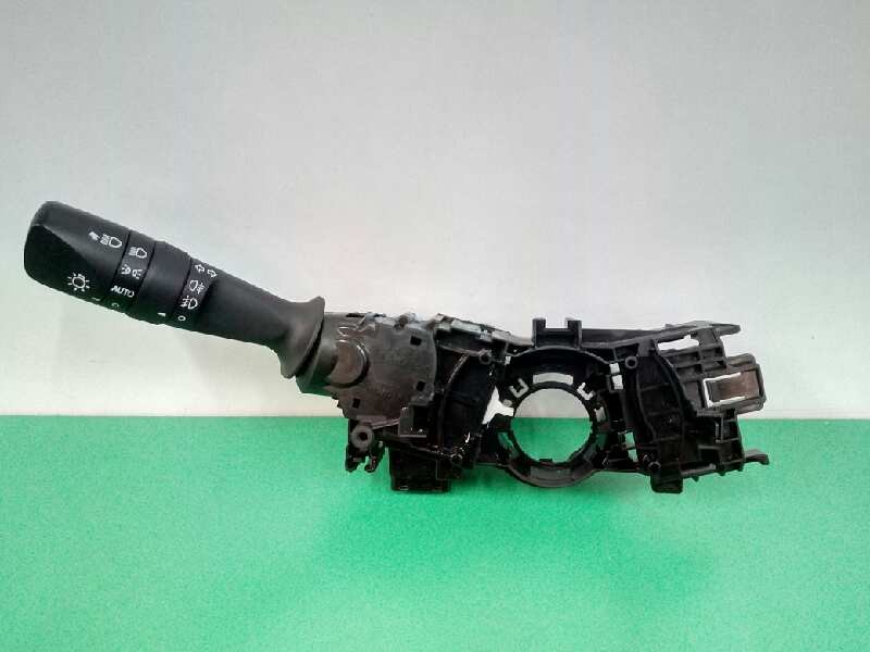 Recambio de mando luces para toyota rav 4 2.0 d-4d cat referencia OEM IAM 3325017F744  