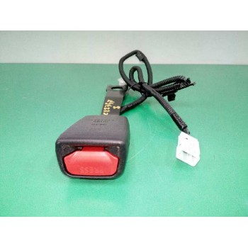 Recambio de enganche cinturon izquierdo para toyota rav 4 2.0 d-4d cat referencia OEM IAM  DELANTERO 