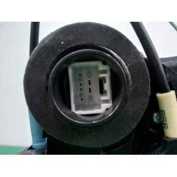 Recambio de cerradura puerta trasera derecha para toyota rav 4 2.0 d-4d cat referencia OEM IAM 6905033120  