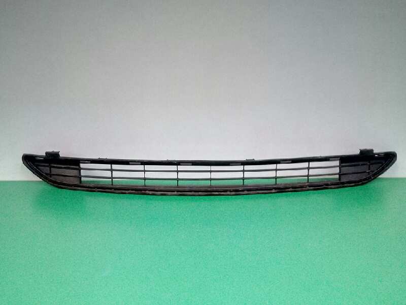 Recambio de rejilla paragolpes central para toyota rav 4 2.0 d-4d cat referencia OEM IAM 5311242100 Recambio de rejilla paragolpes central para toyota rav 4 2.0 d-4d cat referencia OEM IAM 5311242100