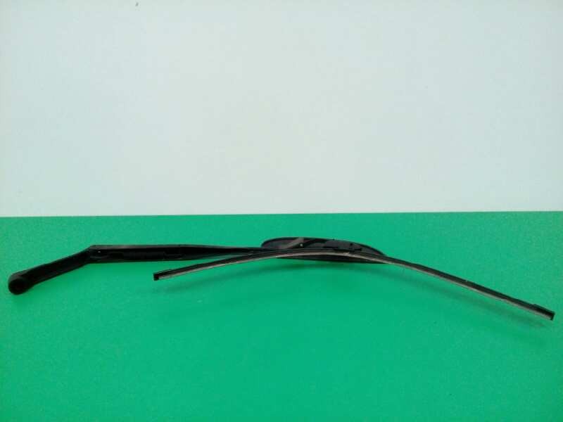 Recambio de brazo limpia delantero derecho para hyundai h 1 2.5 crdi cat referencia OEM IAM 983204A000  