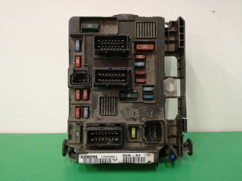 Recambio de caja reles / fusibles para citroën c3 1.4 hdi sx plus referencia OEM IAM 9643498780  