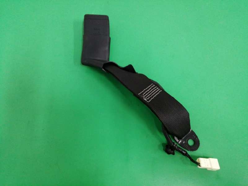 Recambio de enganche cinturon derecho para toyota rav 4 2.0 d-4d cat referencia OEM IAM 18219 TRASERO 