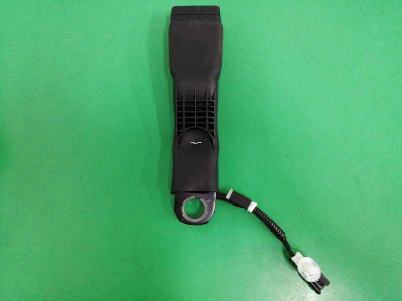 Recambio de enganche cinturon izquierdo para toyota rav 4 2.0 d-4d cat referencia OEM IAM  TRASERO 