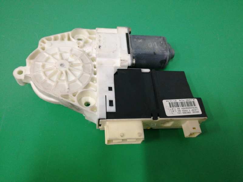Recambio de motor elevalunas delantero derecho para citroën c4 berlina sx referencia OEM IAM 996388101  