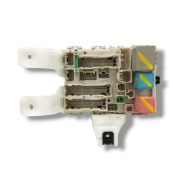 Recambio de caja reles / fusibles para toyota prius (nhw20) 1.5 cat referencia OEM IAM 8273047290  