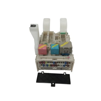 Recambio de caja reles / fusibles para toyota prius (nhw20) 1.5 cat referencia OEM IAM 8273047290  