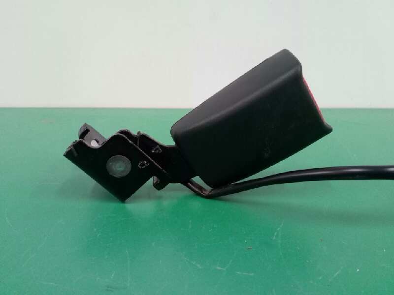 Recambio de enganche cinturon derecho para hyundai i30 1.4 cat referencia OEM IAM  TRASERO 