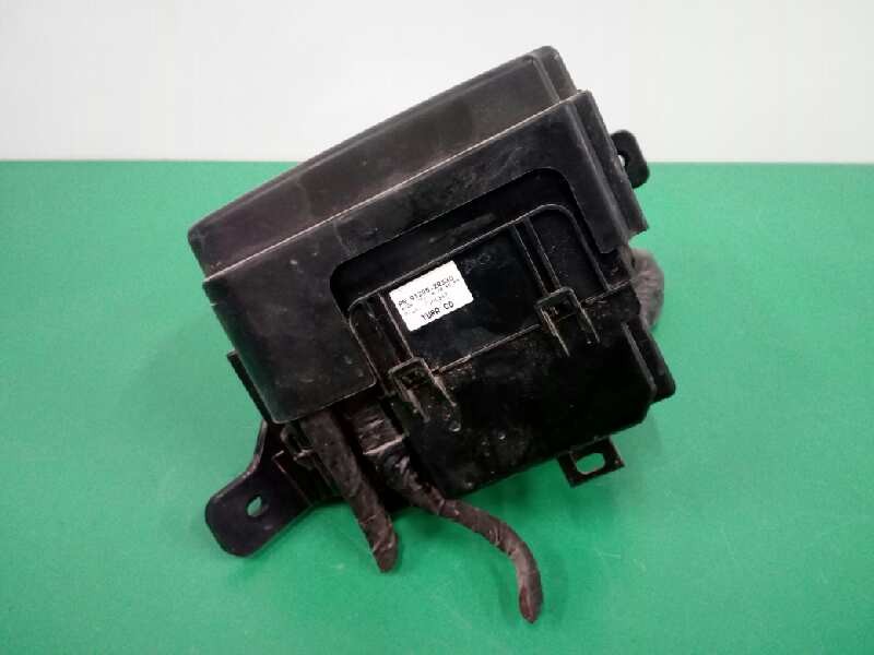Recambio de caja reles / fusibles para hyundai i30 1.4 cat referencia OEM IAM 912052R330  