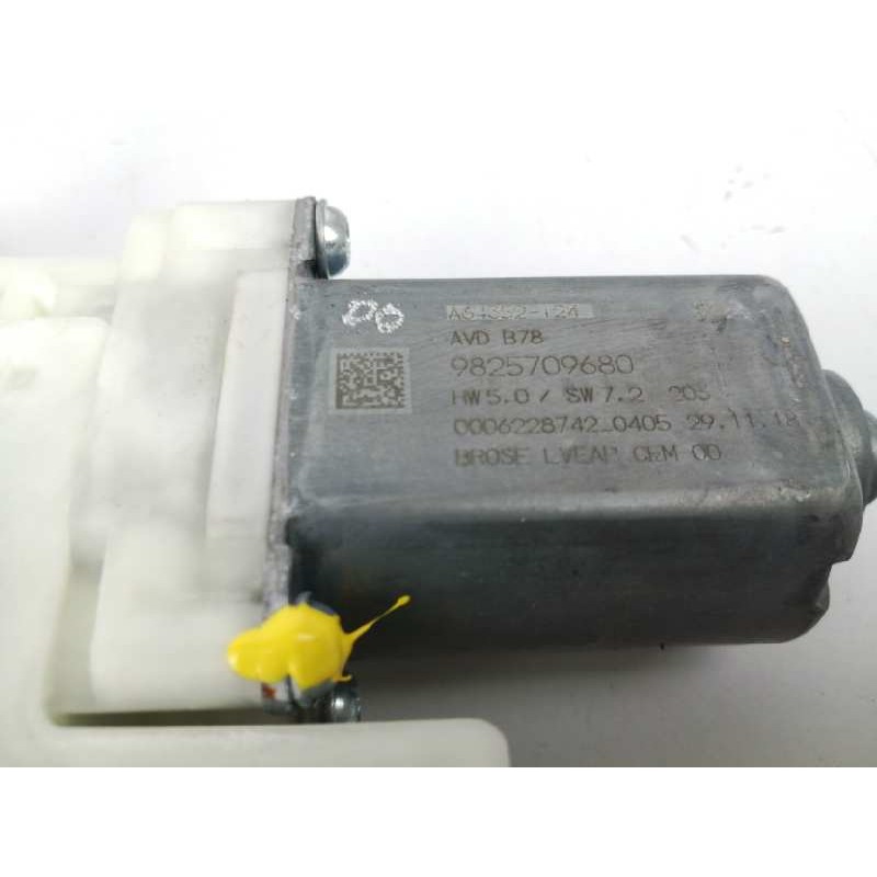 ELEVALUNAS DELANTERO DERECHO 9825709680