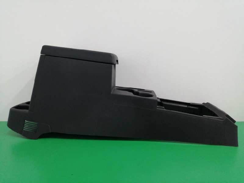 Recambio de apoyabrazos central para dodge nitro 2.8 crd referencia OEM IAM 5KE54TRM  