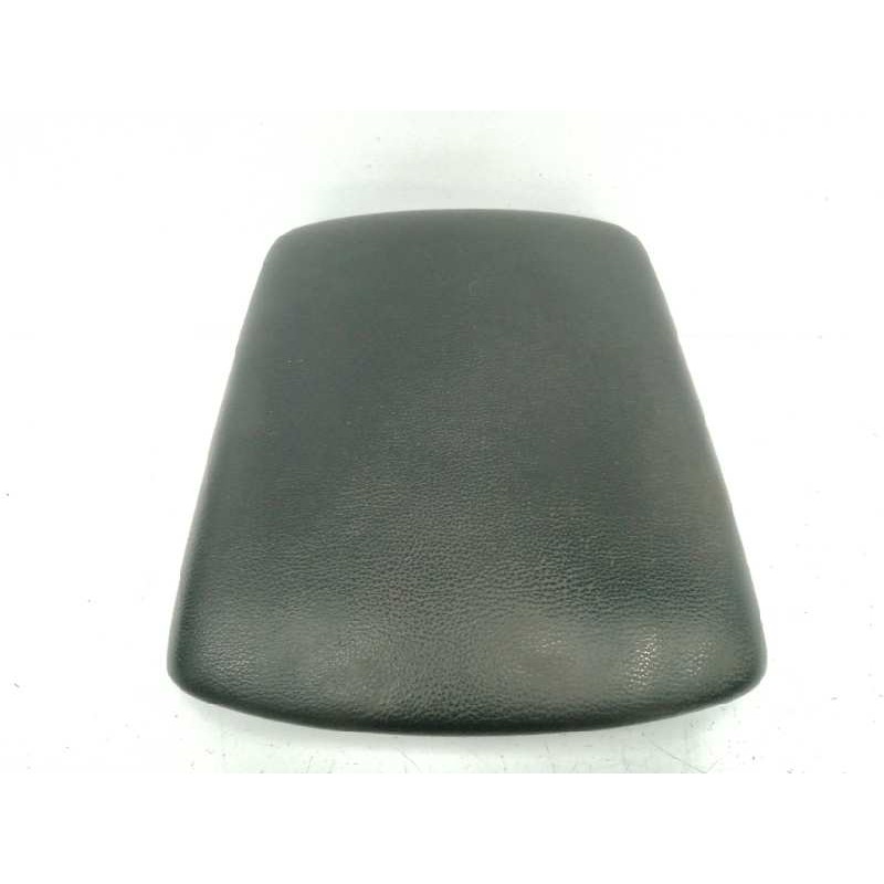 Recambio de apoyabrazos central para ssangyong actyon 2.0 td cat referencia OEM IAM 7790032100LAM  