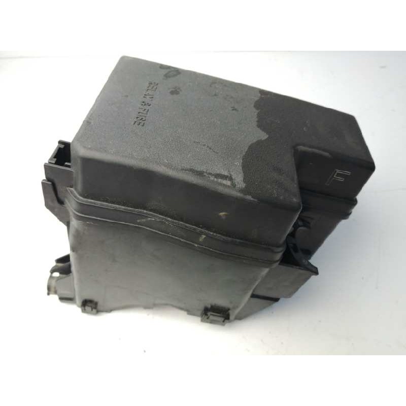 Recambio de caja reles / fusibles para toyota rav 4 2.2 d-4d cat referencia OEM IAM 8266242401  