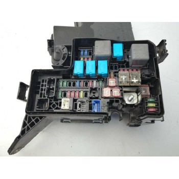 Recambio de caja reles / fusibles para toyota rav 4 2.2 d-4d cat referencia OEM IAM 8266242401  
