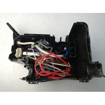 Recambio de caja reles / fusibles para toyota rav 4 2.2 d-4d cat referencia OEM IAM 8266242401  