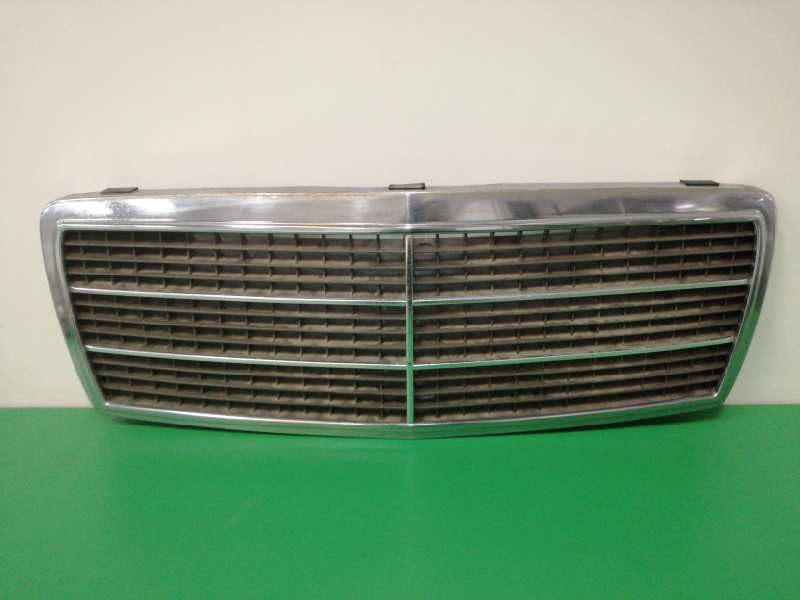 Recambio de rejilla delantera para mercedes-benz clase c (w202) berlina 220 diesel (202.121) referencia OEM IAM 2028880023  