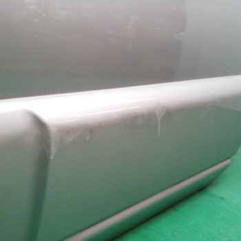 Recambio de puerta trasera izquierda para kia sportage 2.0 crdi referencia OEM IAM  OBSERVAR FOTOS 