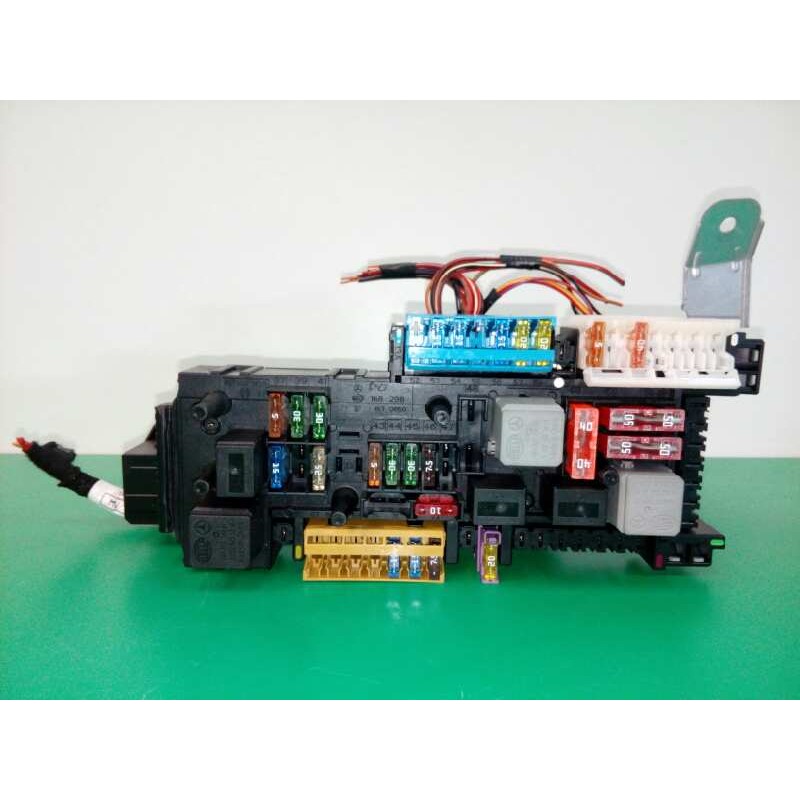 CAJA RELES / FUSIBLES