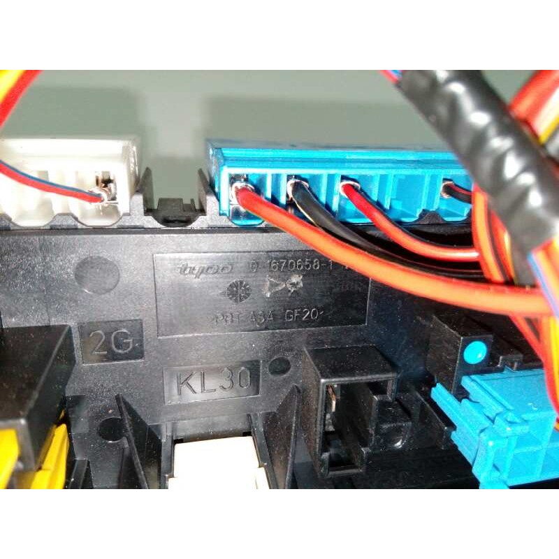 CAJA RELES / FUSIBLES