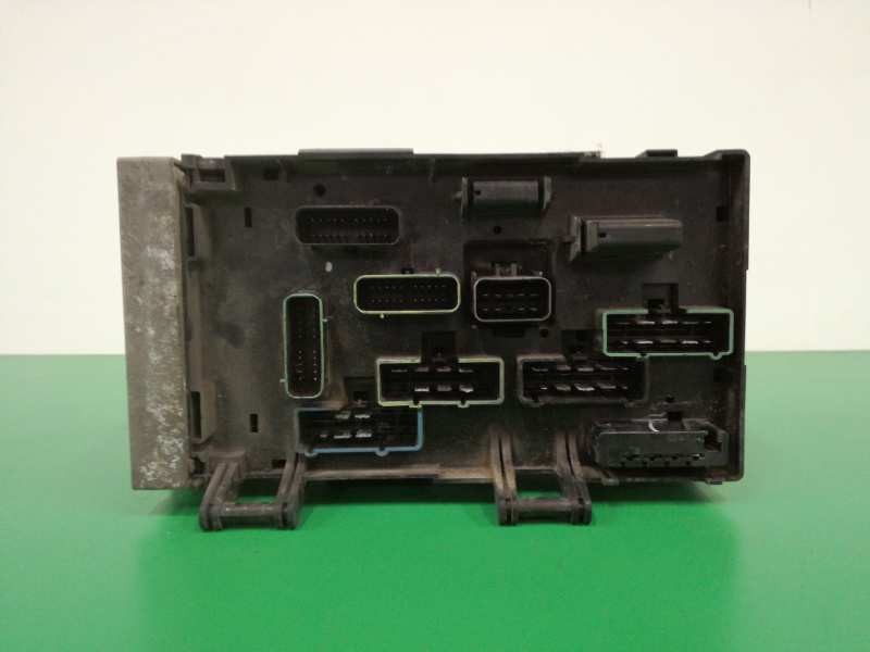 Recambio de caja reles / fusibles para chrysler voyager (rg) 2.5 crd se referencia OEM IAM 04727558AC  