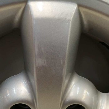 Recambio de llanta para kia sorento 2.5 crdi referencia OEM IAM 529103E700 E17X7J H2 ET45 