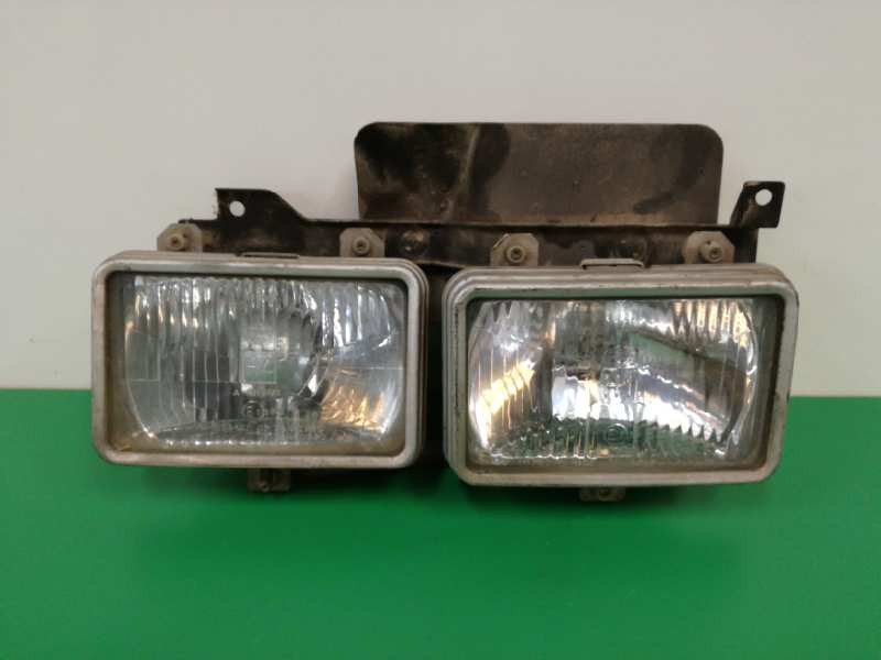 Recambio de faro derecho para nissan vanette (c 220) 2.0 diesel referencia OEM IAM   