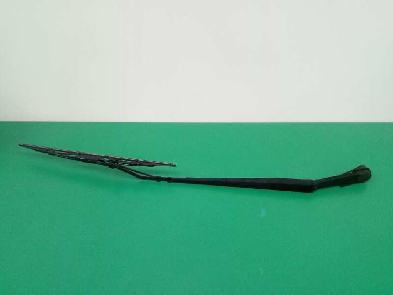 Recambio de brazo limpia delantero derecho para ssangyong rodius xdi referencia OEM IAM   