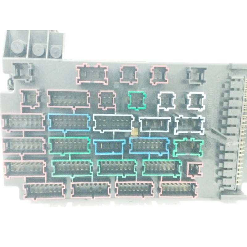 CAJA RELES / FUSIBLES 08200100