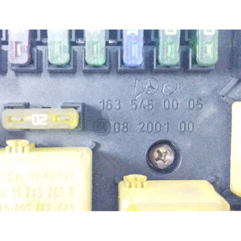 CAJA RELES / FUSIBLES 08200100