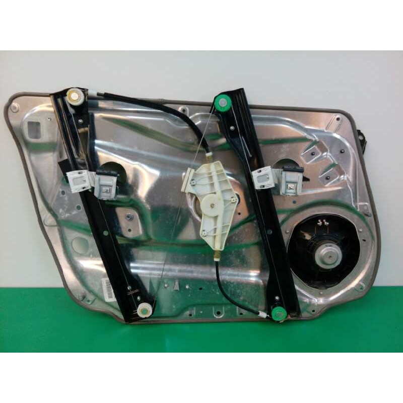 ELEVALUNAS DELANTERO DERECHO A2048200242