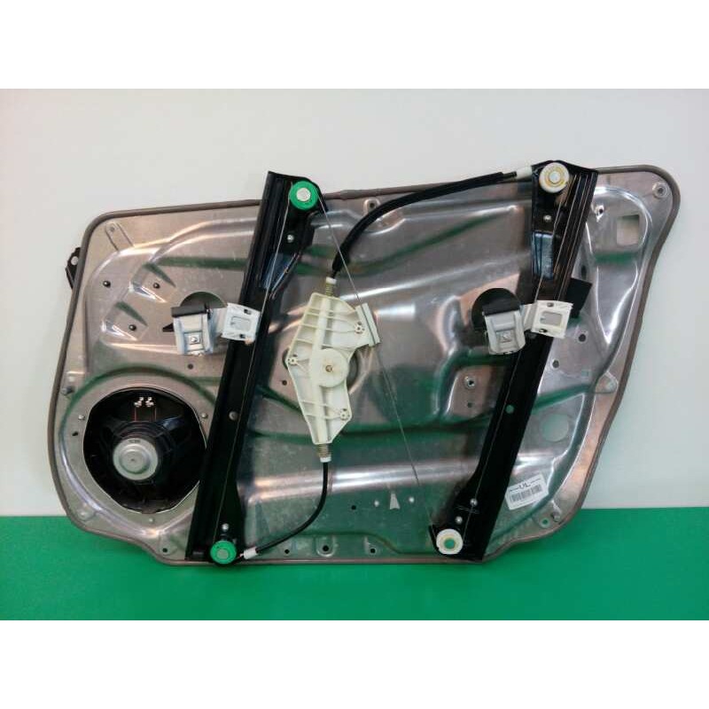 ELEVALUNAS DELANTERO IZQUIERDO A2048200142