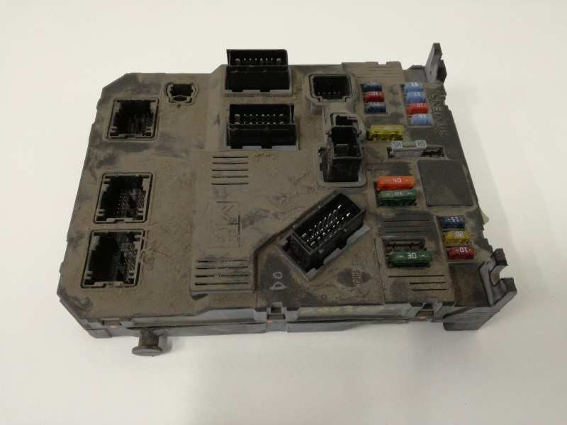 Recambio de caja reles / fusibles para citroën c3 1.1 vivace referencia OEM IAM 9652474480  