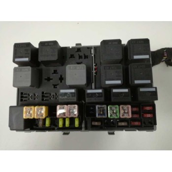 CAJA RELES / FUSIBLES 
