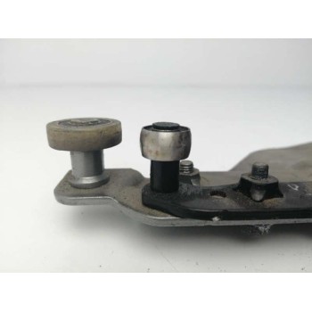 Recambio de soporte / guia puerta corredera para nissan nv 200 (m20) 1.5 dci cat referencia OEM IAM 82401JX00A SUPERIOR IZQUIERD