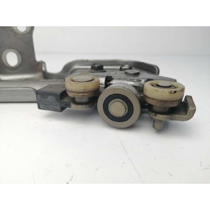 SOPORTE / GUIA PUERTA CORREDERA INFERIOR IZQUIERDA