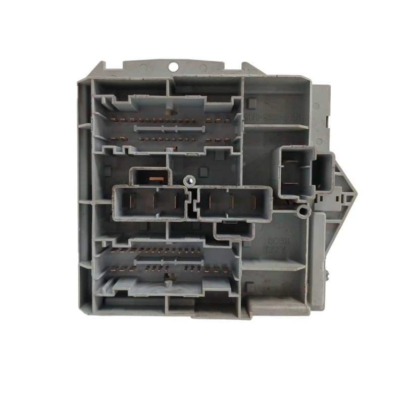 CAJA RELES / FUSIBLES